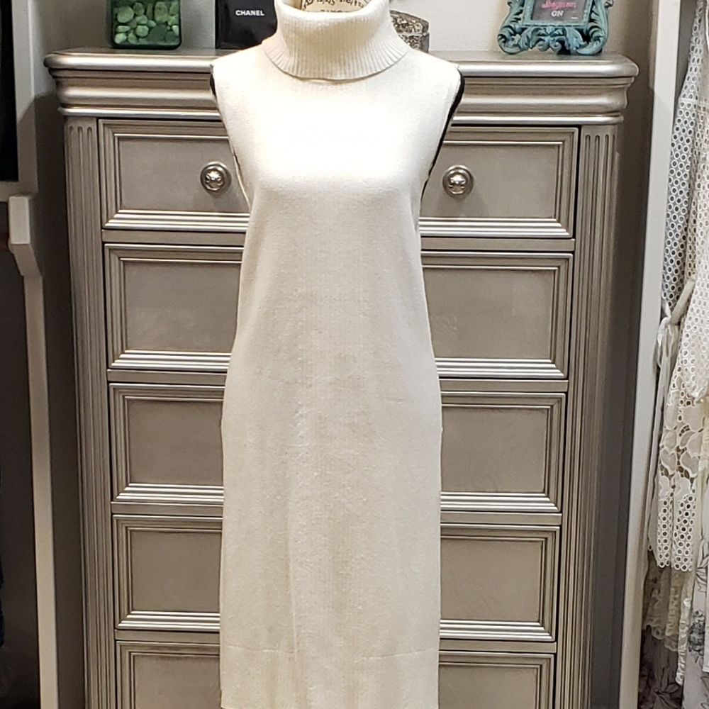 White House Black Market Sleeveless Tunic